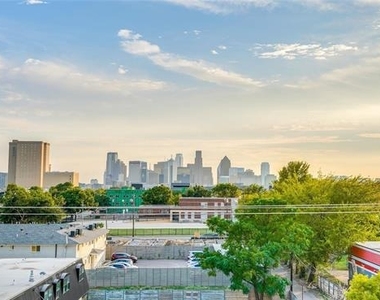 1612 Bennett Avenue - Photo Thumbnail 4