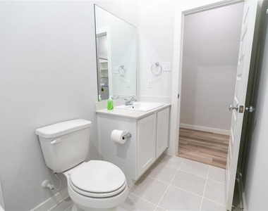 4802 Ellison Drive - Photo Thumbnail 9