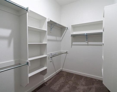 4802 Ellison Drive - Photo Thumbnail 13