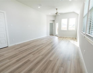 4802 Ellison Drive - Photo Thumbnail 5