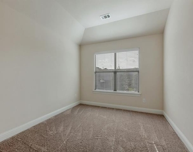 3004 Deansbrook Drive - Photo Thumbnail 10