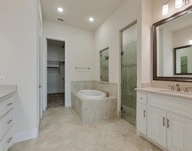 3004 Deansbrook Drive - Photo Thumbnail 8
