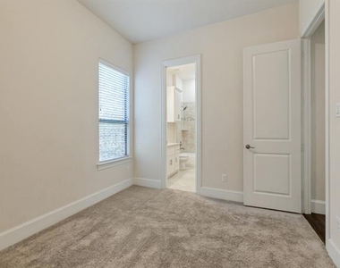 3004 Deansbrook Drive - Photo Thumbnail 9