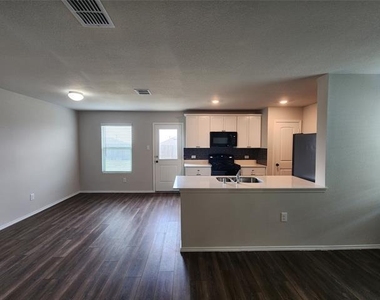 14428 Cloudview Way - Photo Thumbnail 3