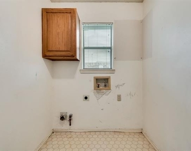 3702 Lofland Lane - Photo Thumbnail 10