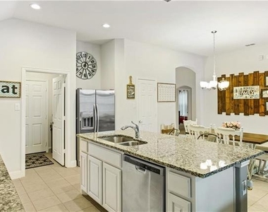 260 Hilltop Drive - Photo Thumbnail 5