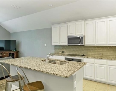 260 Hilltop Drive - Photo Thumbnail 4