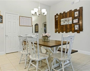 260 Hilltop Drive - Photo Thumbnail 7