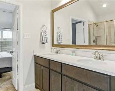 260 Hilltop Drive - Photo Thumbnail 14
