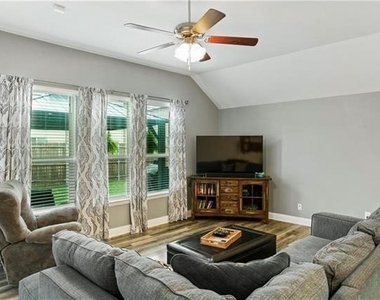 260 Hilltop Drive - Photo Thumbnail 9