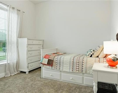 260 Hilltop Drive - Photo Thumbnail 16
