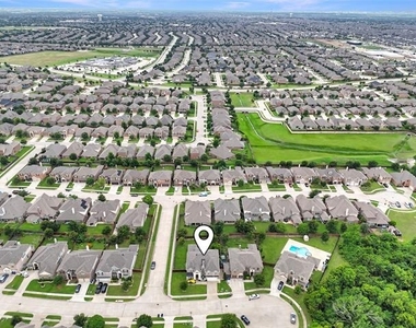 11901 Smithton Avenue - Photo Thumbnail 32