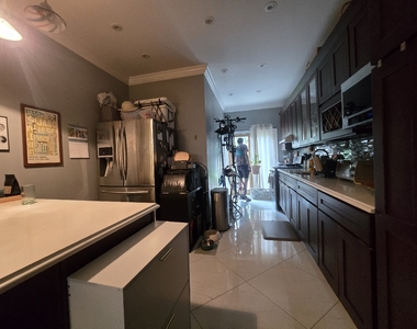 1867 Bleecker Street - Photo Thumbnail 10