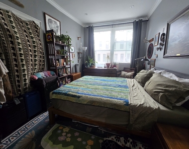 1867 Bleecker Street - Photo Thumbnail 4
