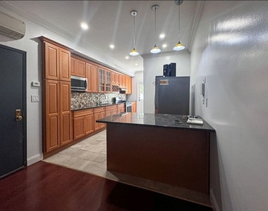 1867 Bleecker Street - Photo Thumbnail 13