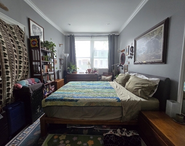 1867 Bleecker Street - Photo Thumbnail 3