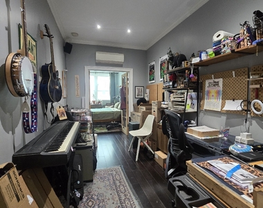 1867 Bleecker Street - Photo Thumbnail 7