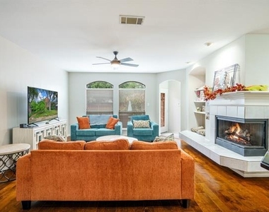 1408 Comanche Drive - Photo Thumbnail 3