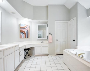 1408 Comanche Drive - Photo Thumbnail 16