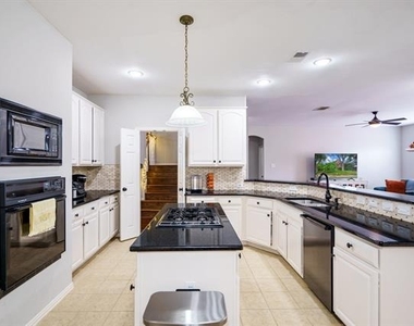1408 Comanche Drive - Photo Thumbnail 10