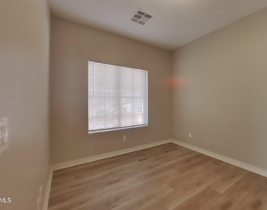 504 W Beautiful Lane - Photo Thumbnail 13