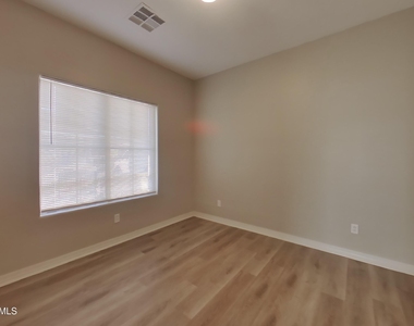 504 W Beautiful Lane - Photo Thumbnail 12