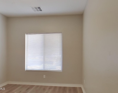 504 W Beautiful Lane - Photo Thumbnail 11