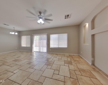 504 W Beautiful Lane - Photo Thumbnail 2