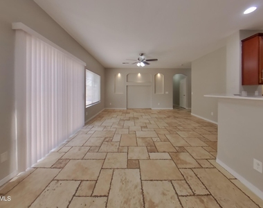504 W Beautiful Lane - Photo Thumbnail 3