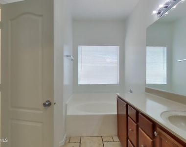 504 W Beautiful Lane - Photo Thumbnail 8