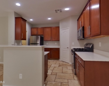 504 W Beautiful Lane - Photo Thumbnail 4