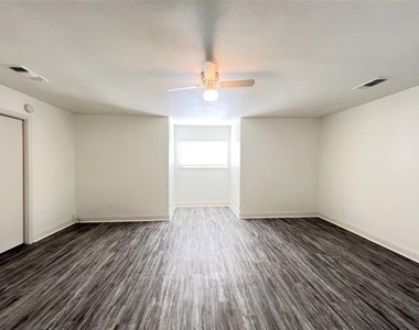 9408 Summerhill Lane - Photo Thumbnail 7