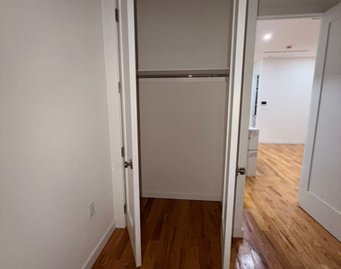 384 Chauncey Street - Photo Thumbnail 6