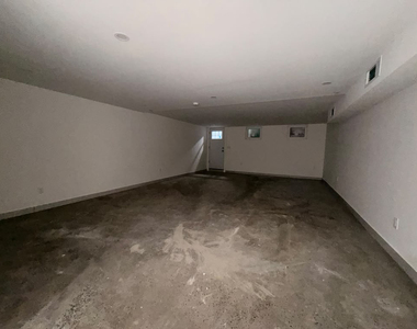 384 Chauncey Street - Photo Thumbnail 11