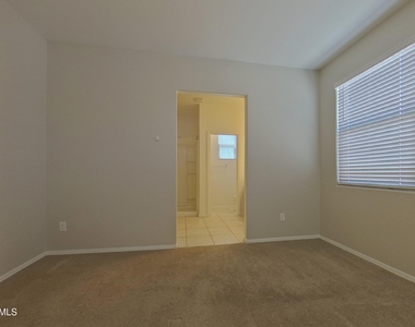 30900 W Picadilly Road - Photo Thumbnail 4