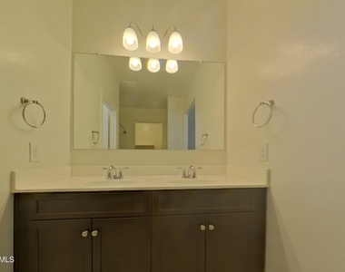 30900 W Picadilly Road - Photo Thumbnail 7