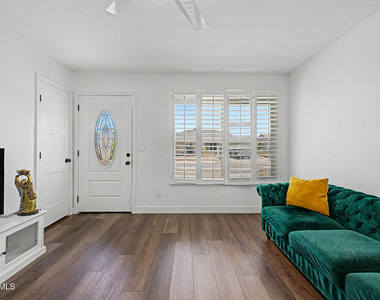 3524 E Angela Drive - Photo Thumbnail 5