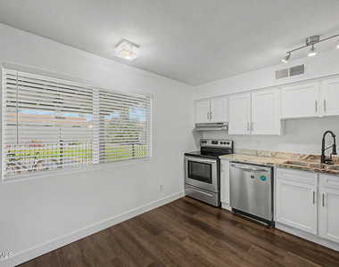 3524 E Angela Drive - Photo Thumbnail 11