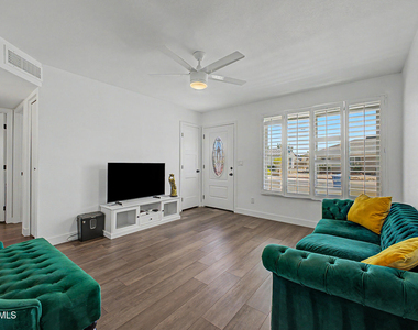 3524 E Angela Drive - Photo Thumbnail 4