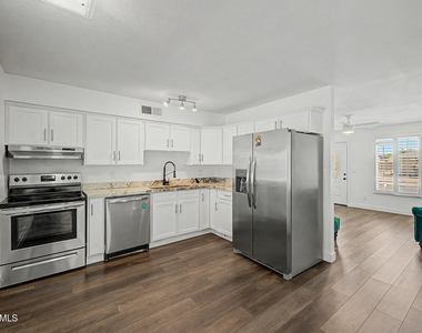 3524 E Angela Drive - Photo Thumbnail 8