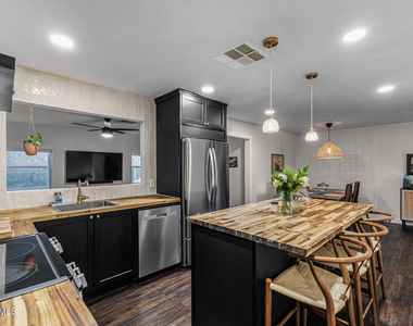 2200 N Los Altos Drive - Photo Thumbnail 9