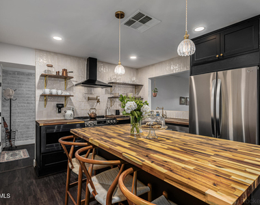 2200 N Los Altos Drive - Photo Thumbnail 8