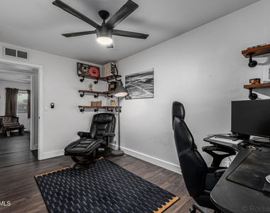2200 N Los Altos Drive - Photo Thumbnail 21