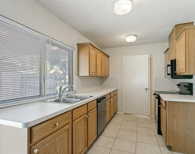 1429 Whitehall Drive - Photo Thumbnail 3