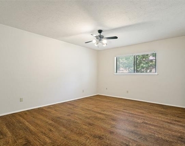 1429 Whitehall Drive - Photo Thumbnail 9