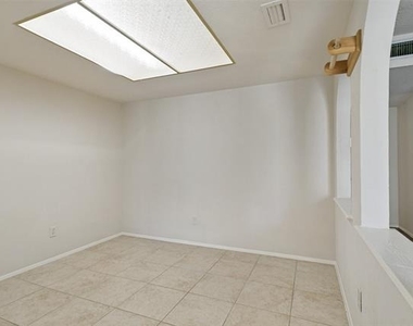 1429 Whitehall Drive - Photo Thumbnail 7