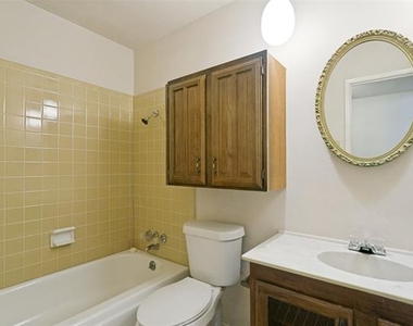1429 Whitehall Drive - Photo Thumbnail 6