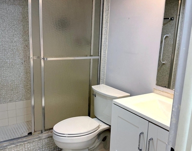 2800 N Palm Aire Drive - Photo Thumbnail 18
