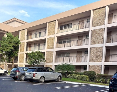 2800 N Palm Aire Drive - Photo Thumbnail 20