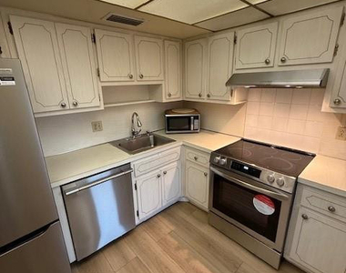 2800 N Palm Aire Drive - Photo Thumbnail 8